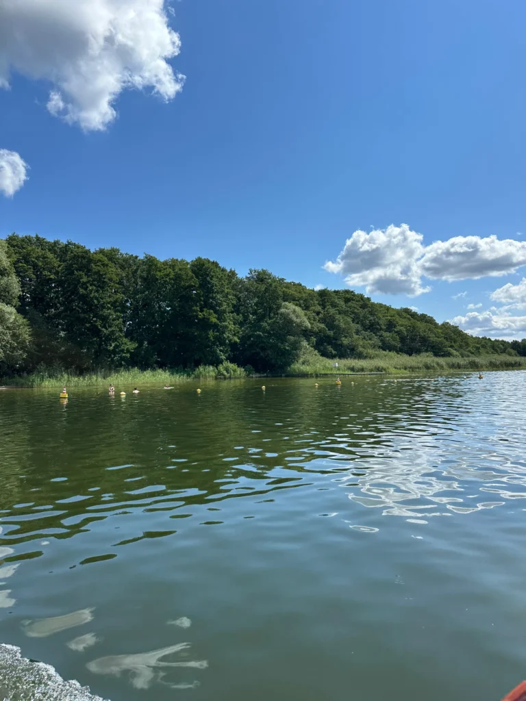 Sommerwolken über dem Jabelschen See bei Damerow